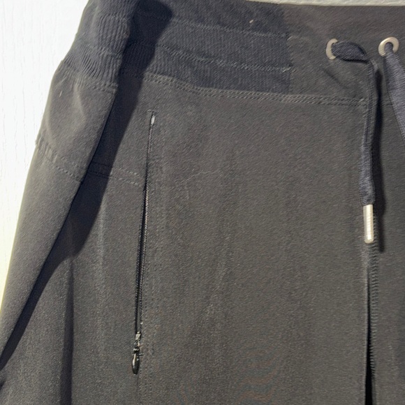 Calvin Klein Performance quick dry Capris - Picture 5 of 11